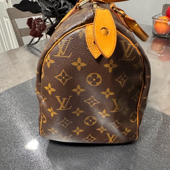 LOUIS VUITTON Monogram Canvas SPEEDY 30 - Picture 4 of 9